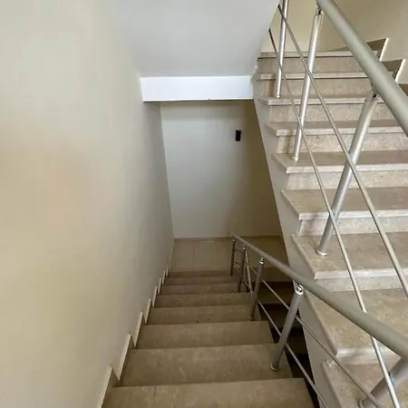 Lalzi Apartman *